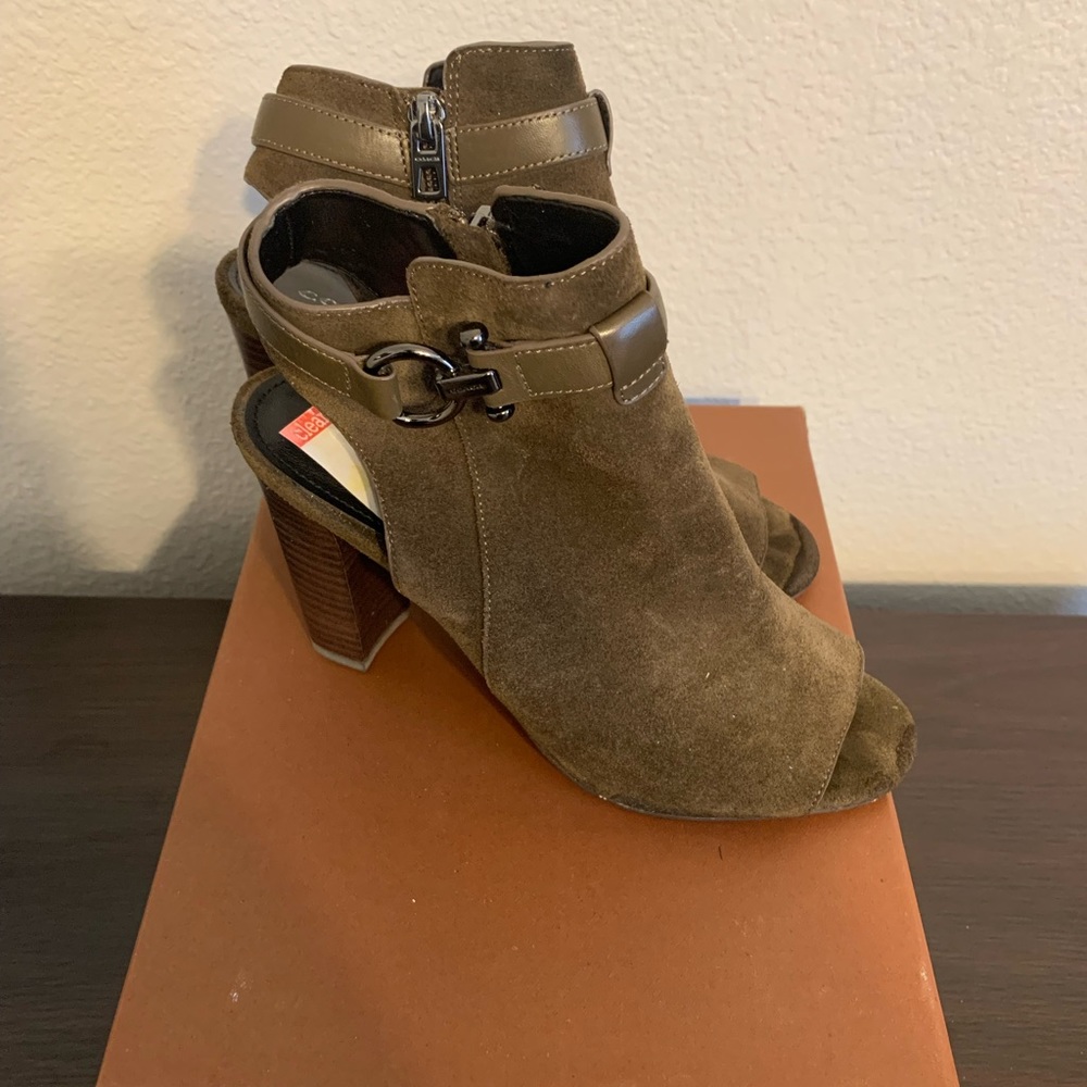 Coach Heels - Picture 2 of 5